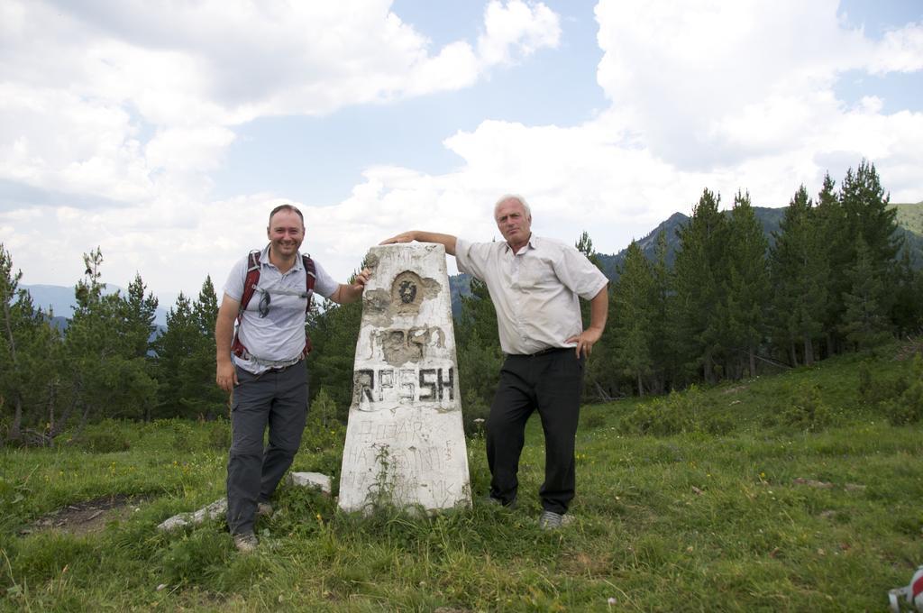 Aste Guesthouse Tropoje ภายนอก รูปภาพ