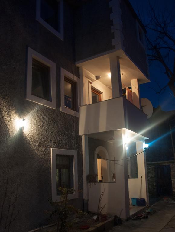 Aste Guesthouse Tropoje ภายนอก รูปภาพ