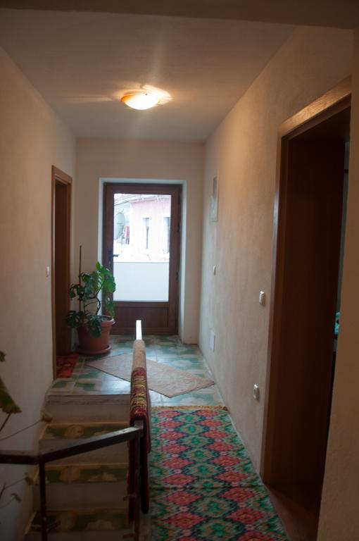 Aste Guesthouse Tropoje ภายนอก รูปภาพ