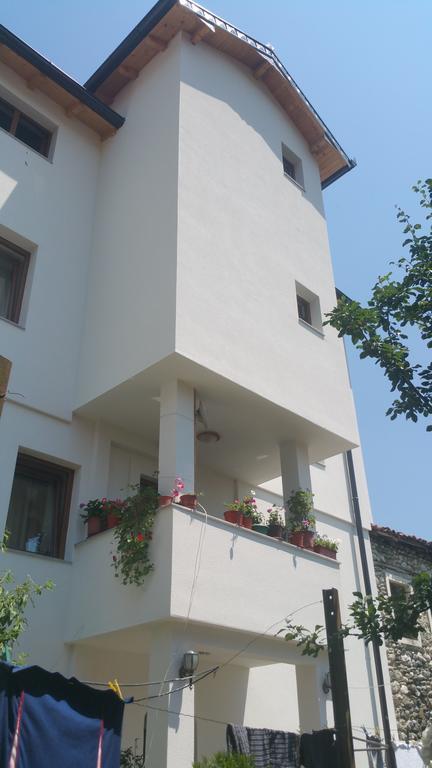 Aste Guesthouse Tropoje ภายนอก รูปภาพ