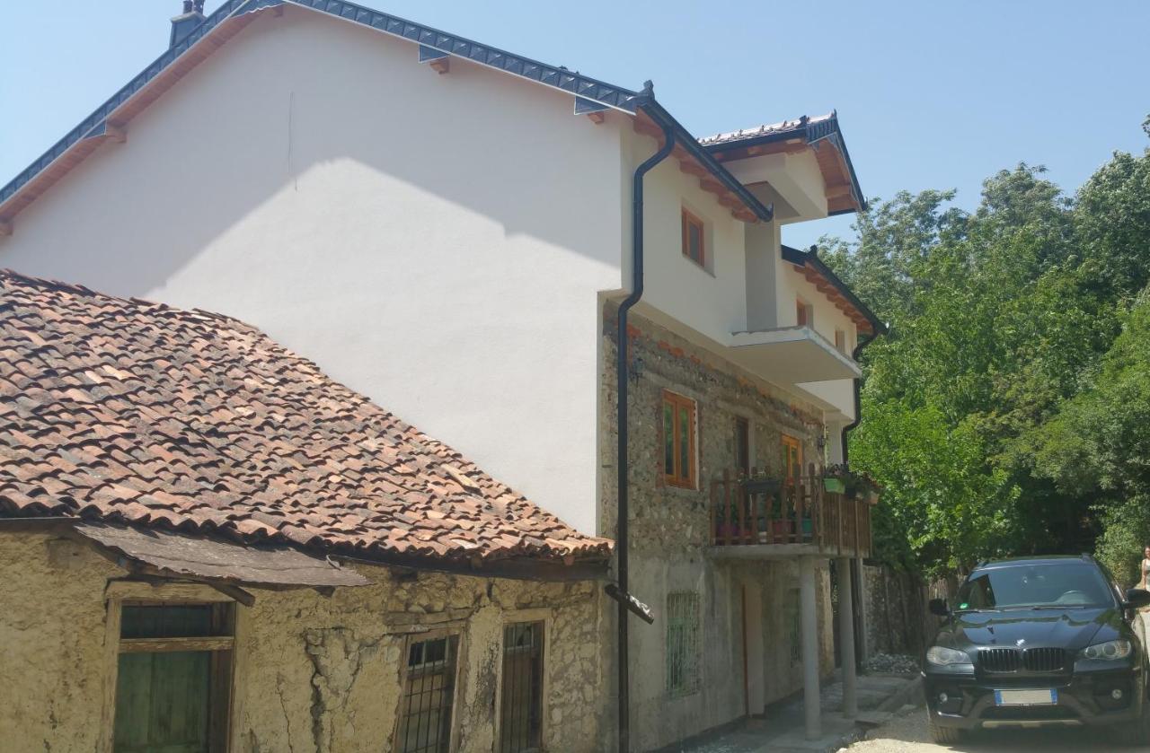 Aste Guesthouse Tropoje ภายนอก รูปภาพ